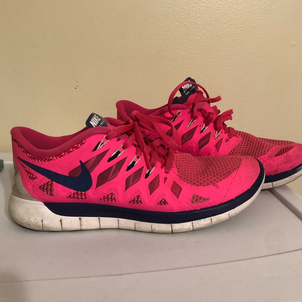 NIKE free runs 5.0